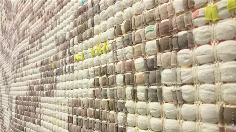 Фрагмент гобелена временной выставки датских художников&nbsp;— современное искусство